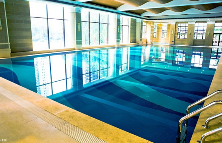 順德華僑城會所恒溫泳池